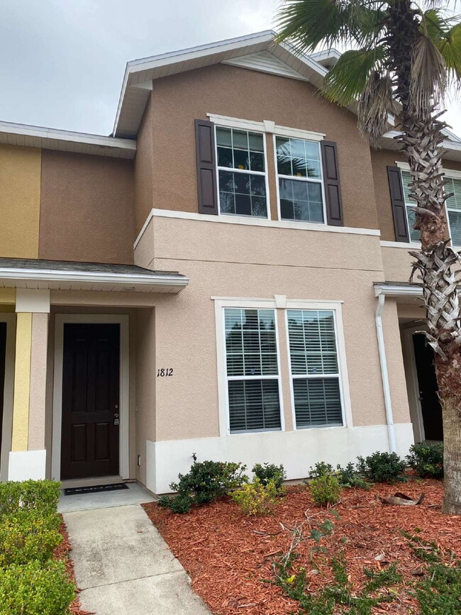 Building Photo - Beautiful 3-Bedroom Townhome in Desirable Oakleaf Plantation – Available Now!