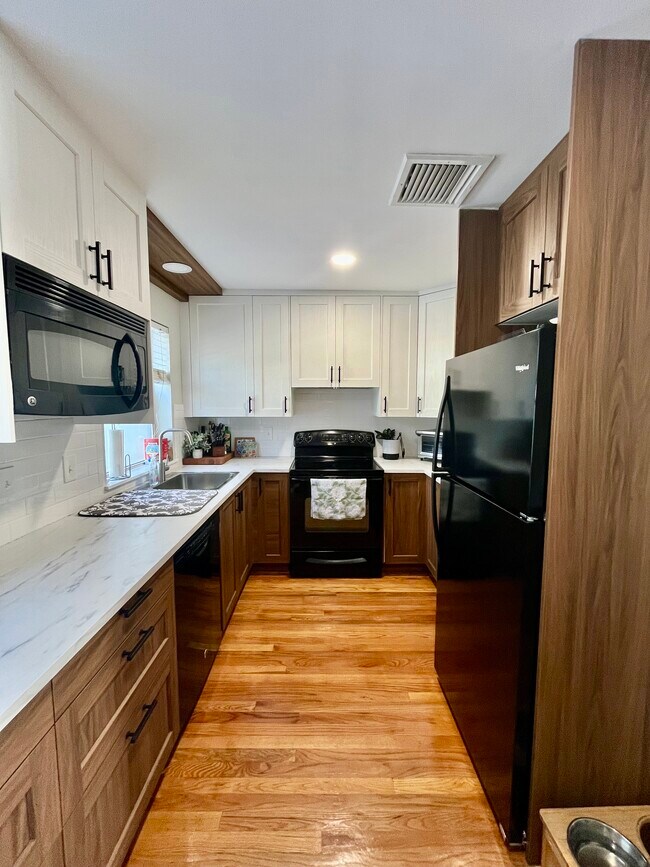 Building Photo - 95 Highland Rd