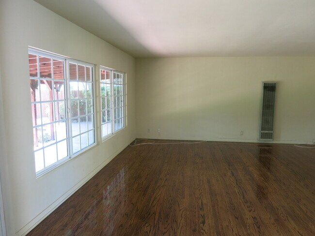 Building Photo - Spacious 4BR Canyon-View Home Near SDSU