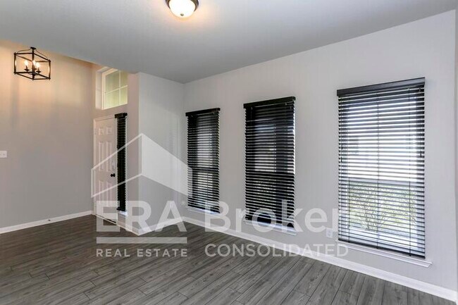 Building Photo - 6402 Golden Gate Dr