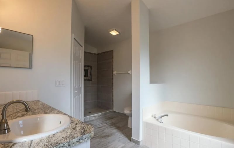 Building Photo - 200 Tree Branch Ln