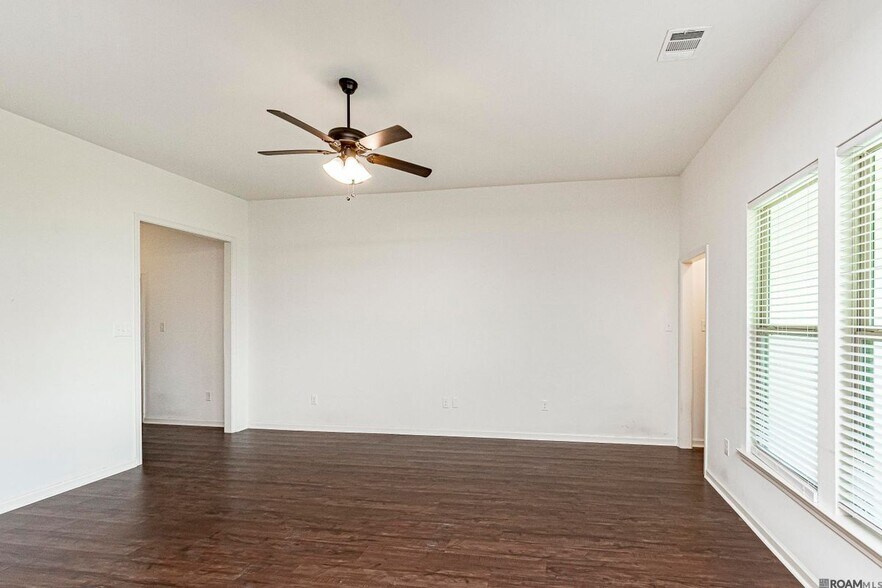Building Photo - 41437 Cozy Wy