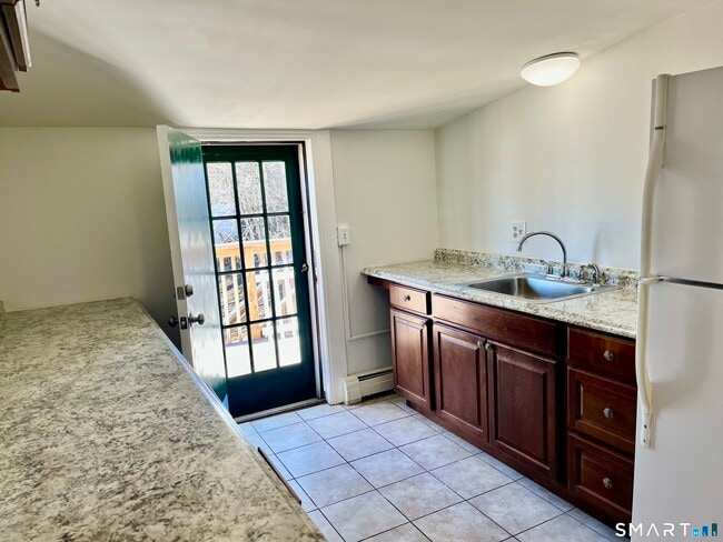 Building Photo - 657 Naugatuck Ave