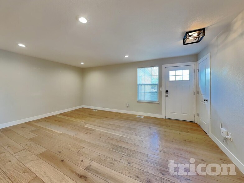 Building Photo - 16384 E Brunswick Pl