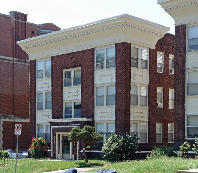 Building Photo - 4136-4138 Warwick Blvd