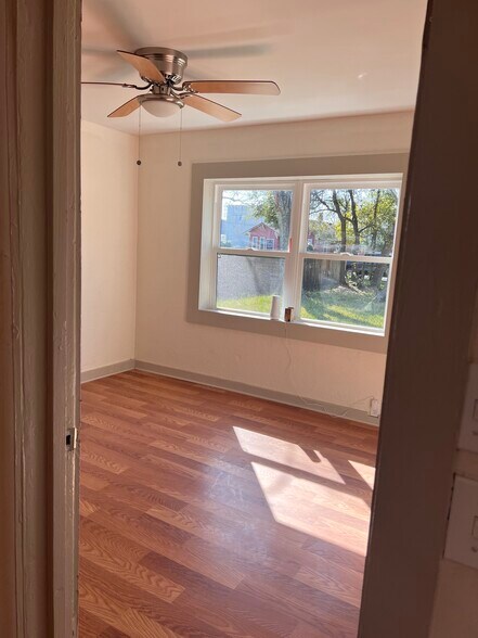 Front bedroom from hall - 2821 W 11th St