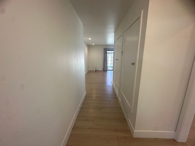 Building Photo - 9101 Rosewood Dr