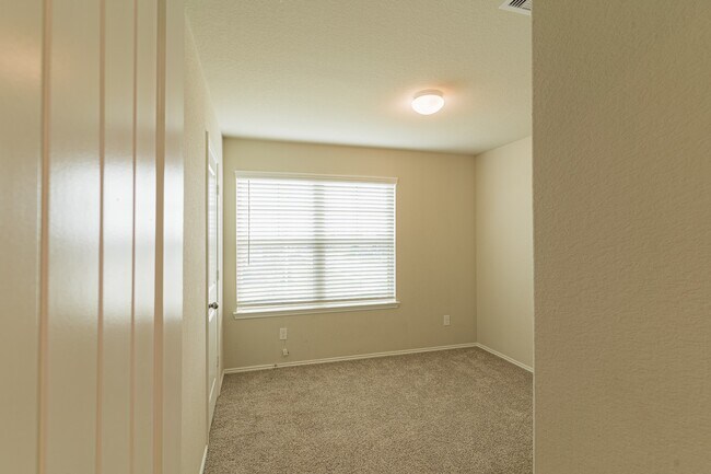 Building Photo - 1834 Brady Shores Dr