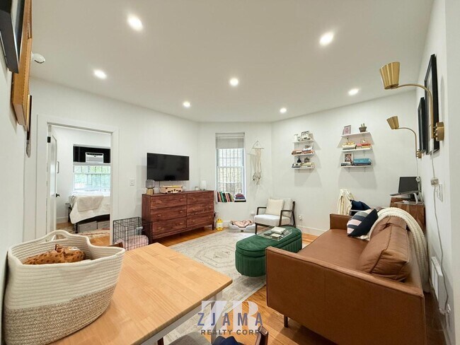 Primary Photo - 457 Park Pl