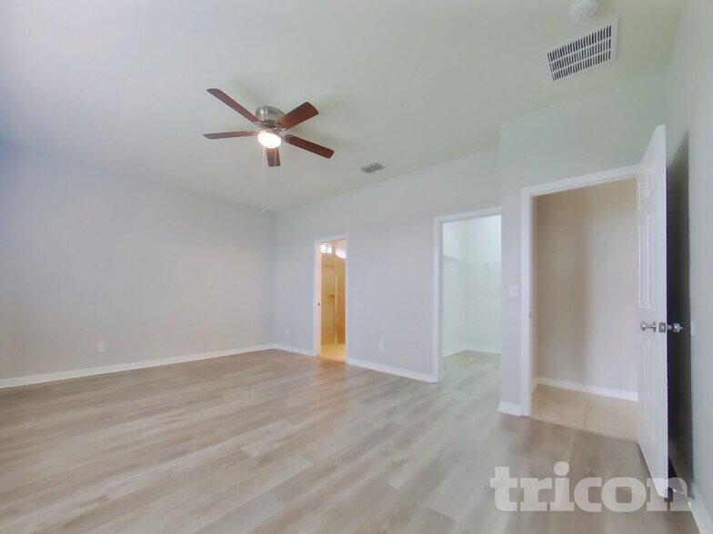 Building Photo - 6133 100th Ave E