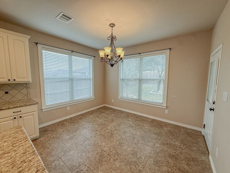 Building Photo - 300 Western Sky Trail