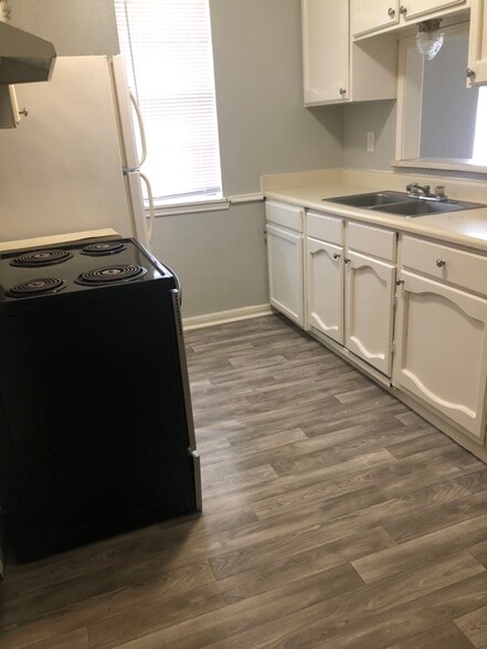 Building Photo - 304 Loire Ave