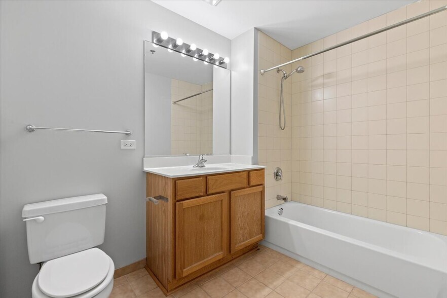 Building Photo - 1600 S Indiana Ave