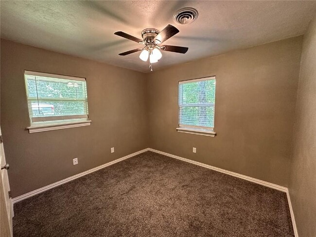 Building Photo - 35 Gore Ln