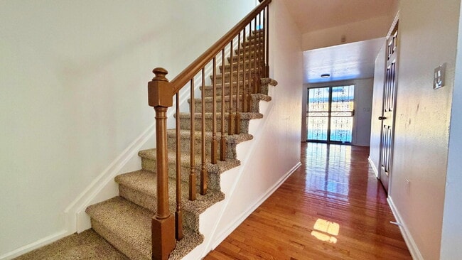 Building Photo - Fantastic 4 Bed 3 Bath 2 Car Garage Home in Aurora Highlands! NEW Carpet! NEW Paint! NEW Bathroom...