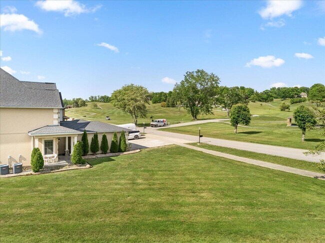 Building Photo - 200 Crooked Creek Dr