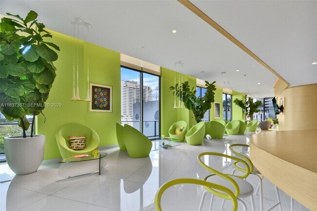 Building Photo - 501 NE 31st St