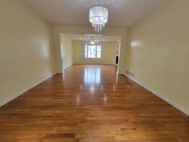 Building Photo - 3 bed 2.5 bath on West Run Road -- Available 04/01/26