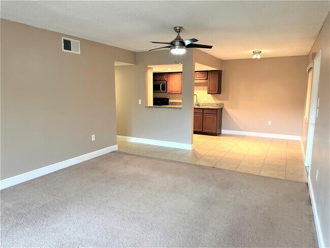 Building Photo - 5325 Vineland Rd