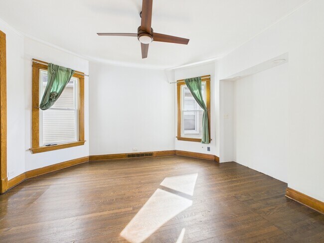 Building Photo - 4318 N Albany Ave