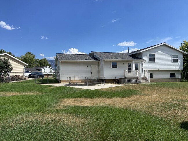 Building Photo - 1373 N 40 E St
