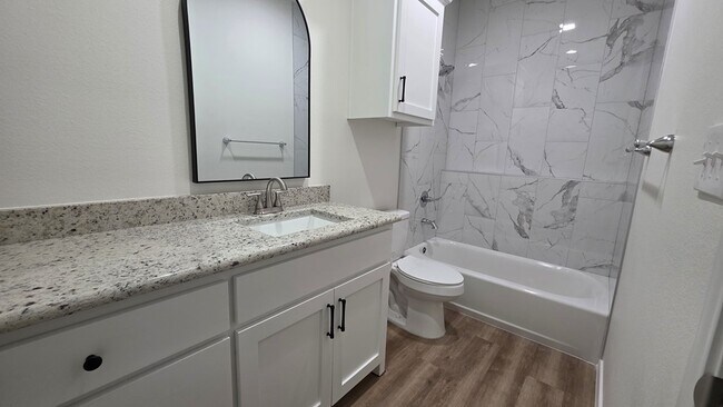 Building Photo - 1004 Killdeer Ct