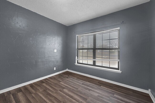 Building Photo - 2918 S Dallas St