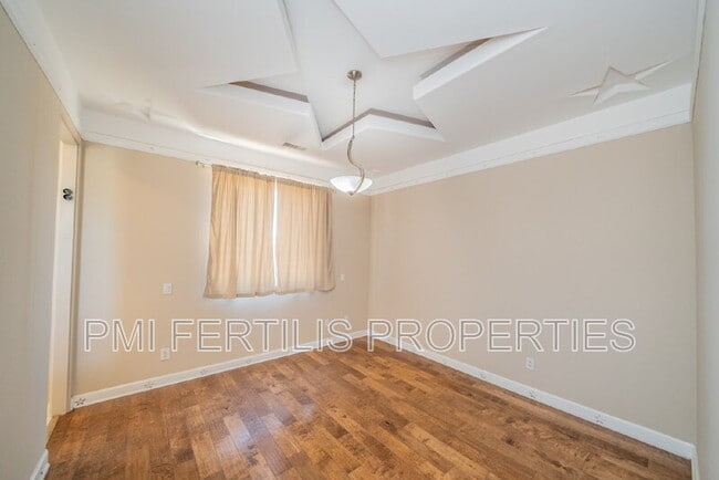 Building Photo - 17425 Cyrus Ln