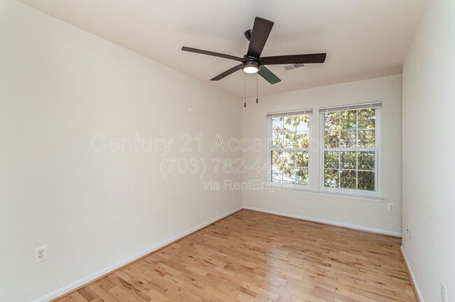 Building Photo - 4035 Cressida Pl