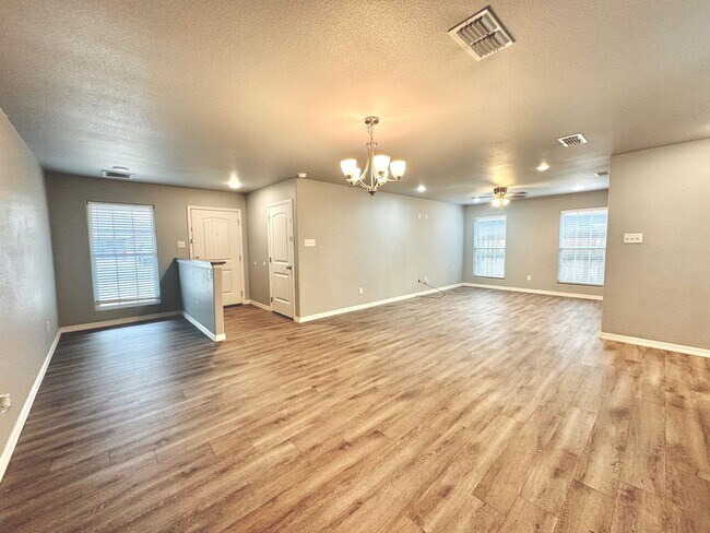 Building Photo - 1302 N Clinton Ave