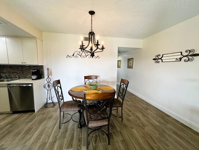Building Photo - 3402 Bimini Ln