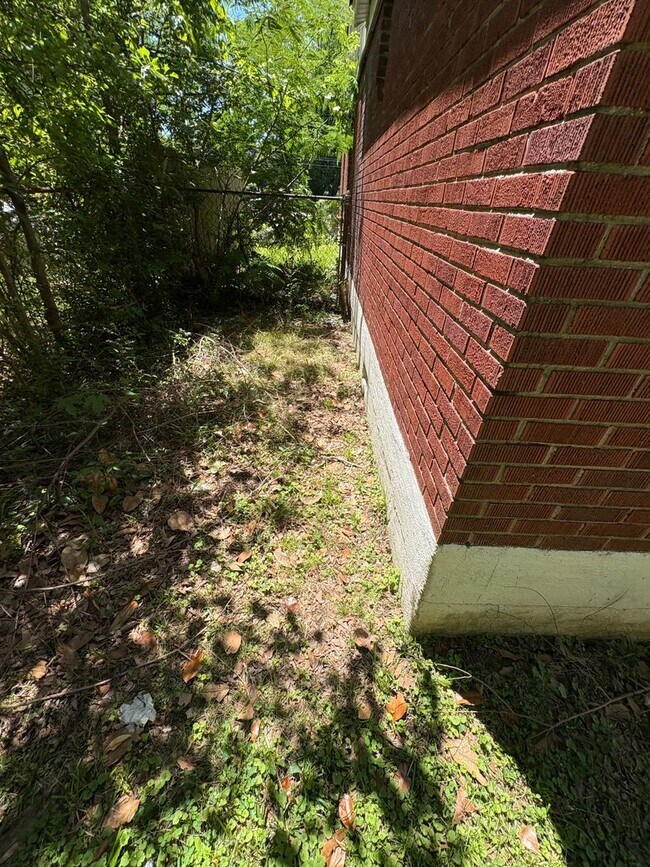 Building Photo - 3904 Kimball Ave