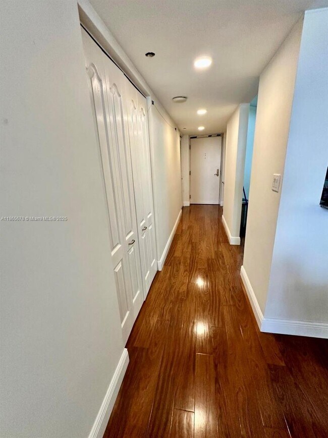 Building Photo - 5757 Collins Ave