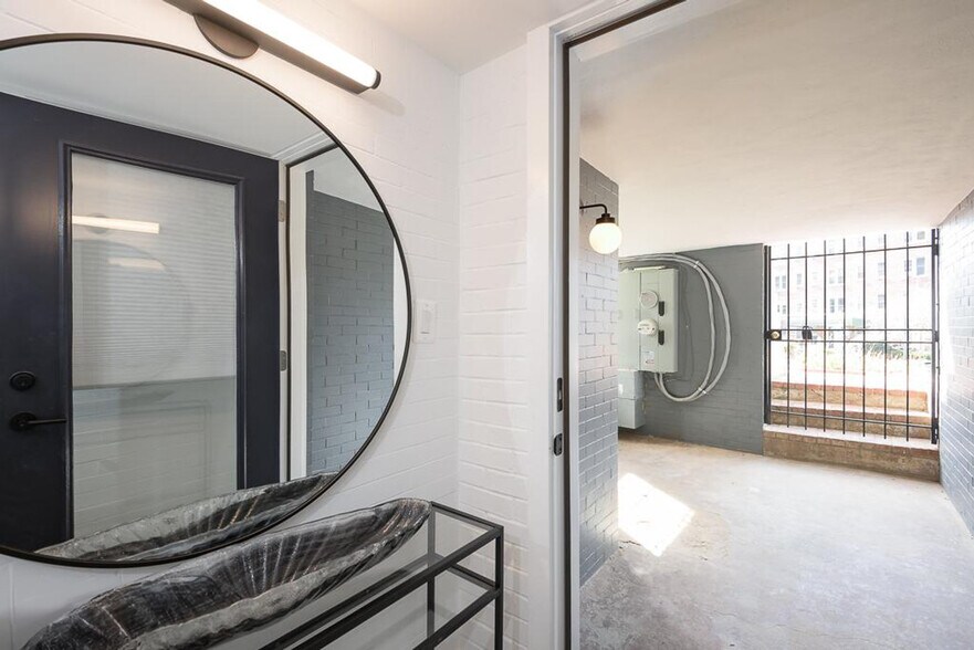 Building Photo - 1936 Calvert St NW