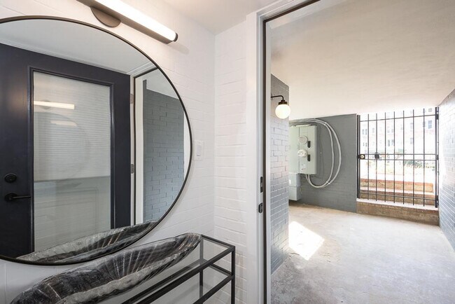 Building Photo - 1936 Calvert St NW