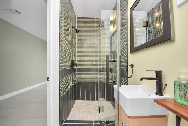 Building Photo - 6214 Diamond Ct