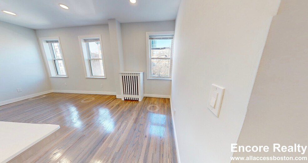 Building Photo - 106 Queensberry St