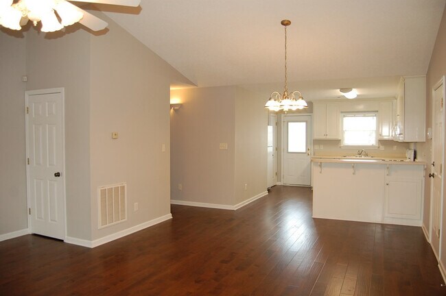 Building Photo - 31 Flower Break Rd