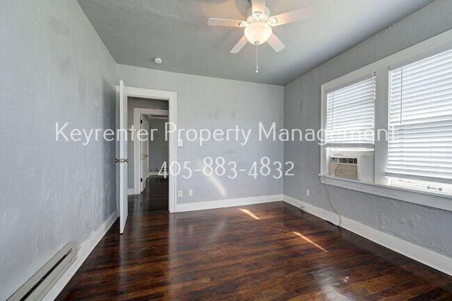 Building Photo - Charming 2-Bed, 1-Bath Upstairs Duplex Near the Paseo District