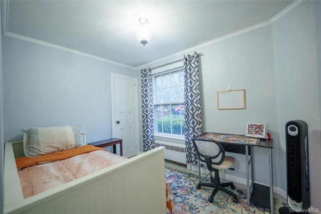 Building Photo - 10 Hidden Pond