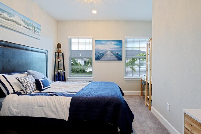 Building Photo - 1832 SE Roxy Way