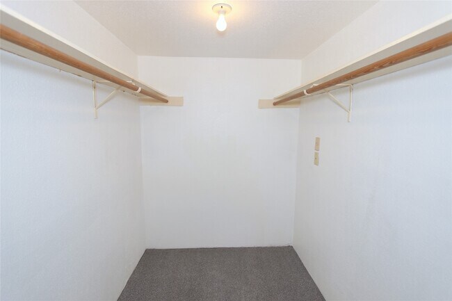 Building Photo - 10639 Braes Bend Dr