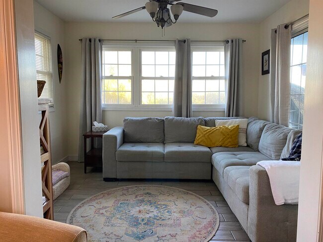 Building Photo - 6549 Madison St