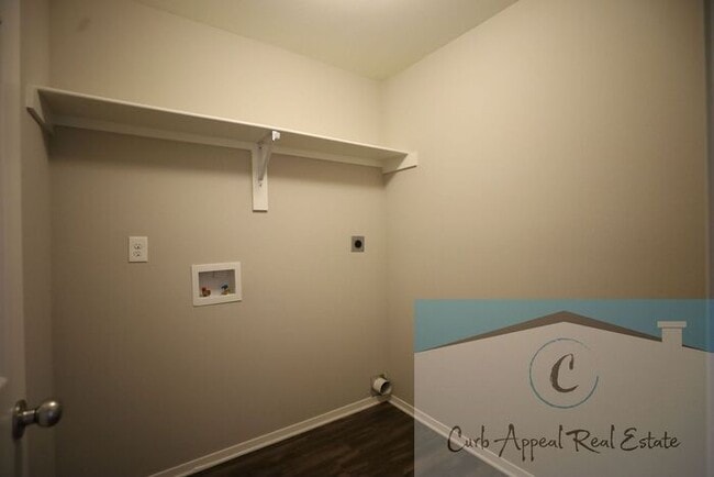 Building Photo - Move in special $900!! Beautiful 3 bed / 2 bath home with fenced back yard - Nettleton!!