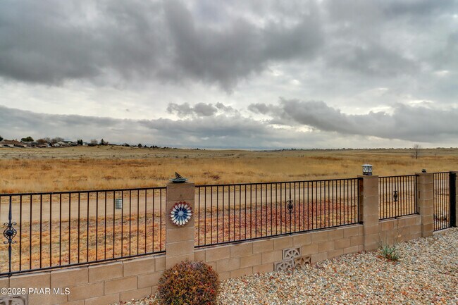 Building Photo - 5819 N Bronco Ln