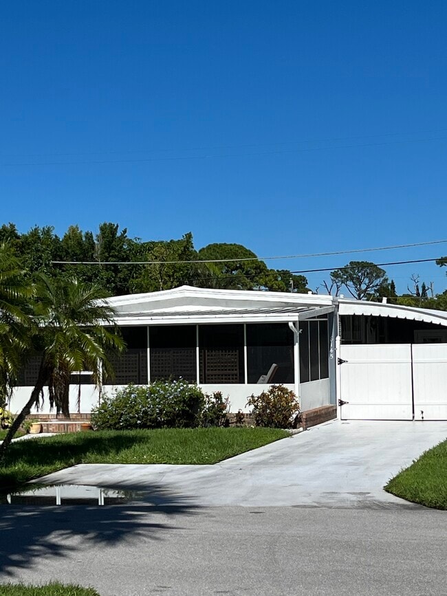 Building Photo - 8145 SE Wren Ave
