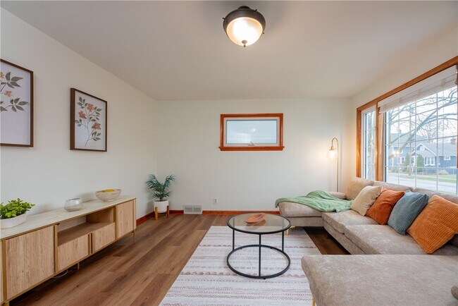 Building Photo - 416 W Spruce St