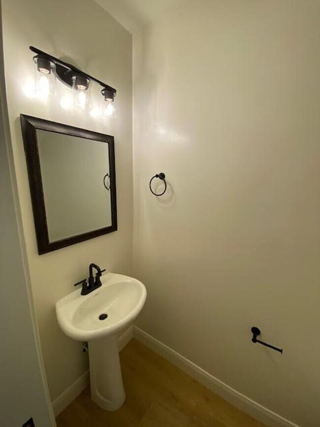 Building Photo - 3 Bed - 2.5 Bath, Newer Construction