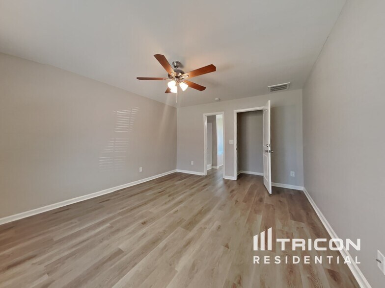 Building Photo - 142 Ridgemoore Ct