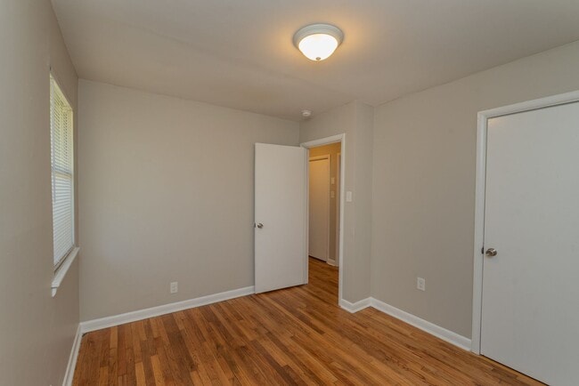Building Photo - $1,300 - 3 bed/2 bath house for rent in Fl...